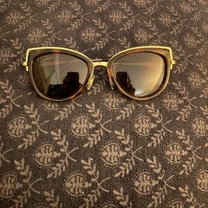 Stylish Tortoiseshell Cat Eye Sunglasses